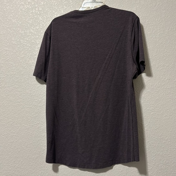 Lululemon Fundamental V-neck - Picture 2 of 4